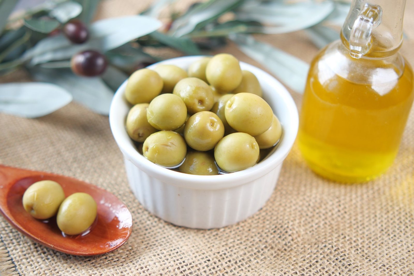 Laboratory analysis of extra virgin olive oil quality and polyphenol markers.