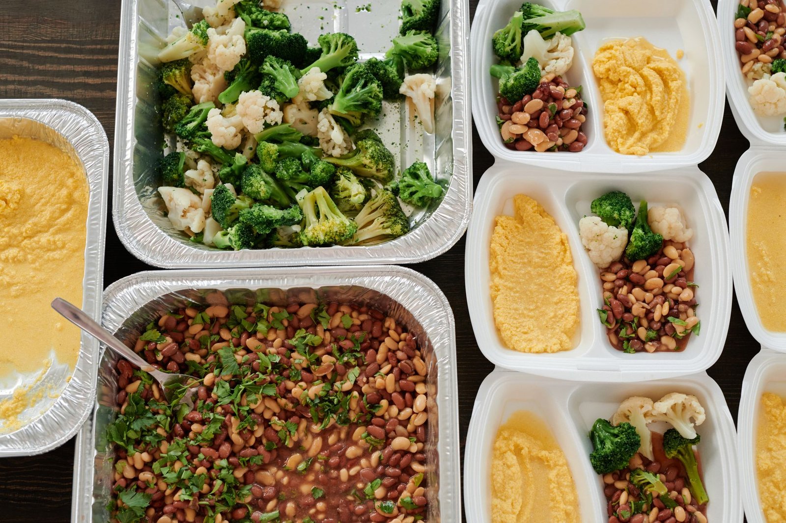 Balanced plate with lean protein and colorful vegetables for weight loss.